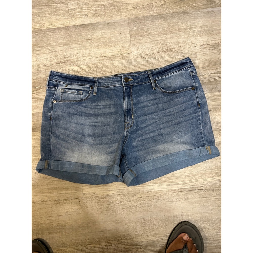 Mossimo Denim High Rise Midi Shorts Super Stretch Medium Wash Cuffed Size 18